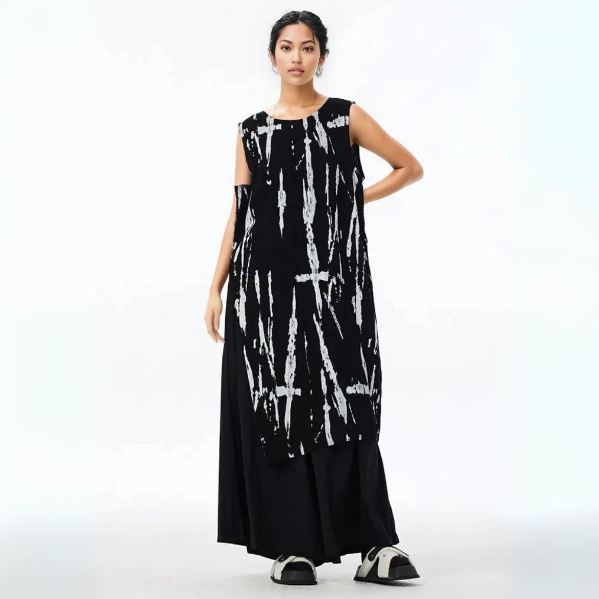 Elegant Sleeveless Asymmetrical Maxi Shirt - Black-SimpleModerne