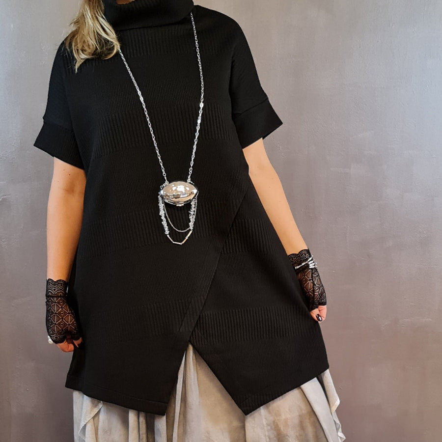 Gothic Style Shell Necklace with Metal Bag Pendant - Unique Statement Piece-SimpleModerne