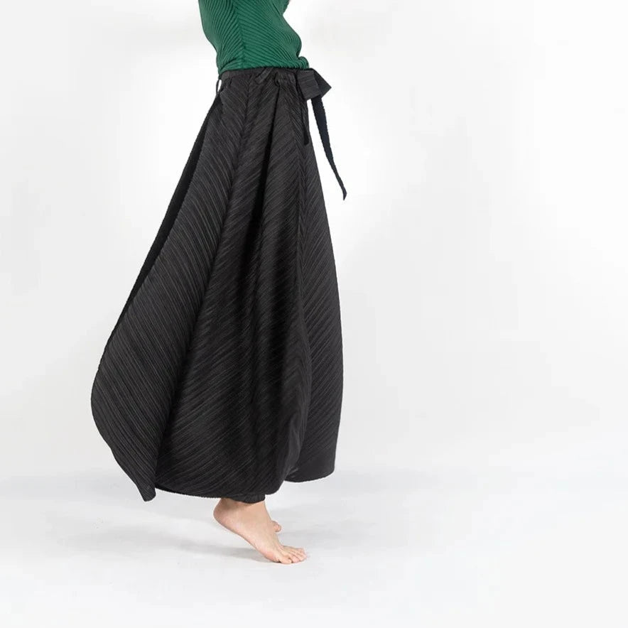 Pleated Design Black Wide Legged Trousers-SimpleModerne