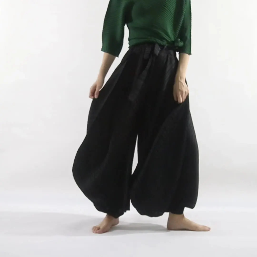 Pleated Design Black Wide Legged Trousers-SimpleModerne