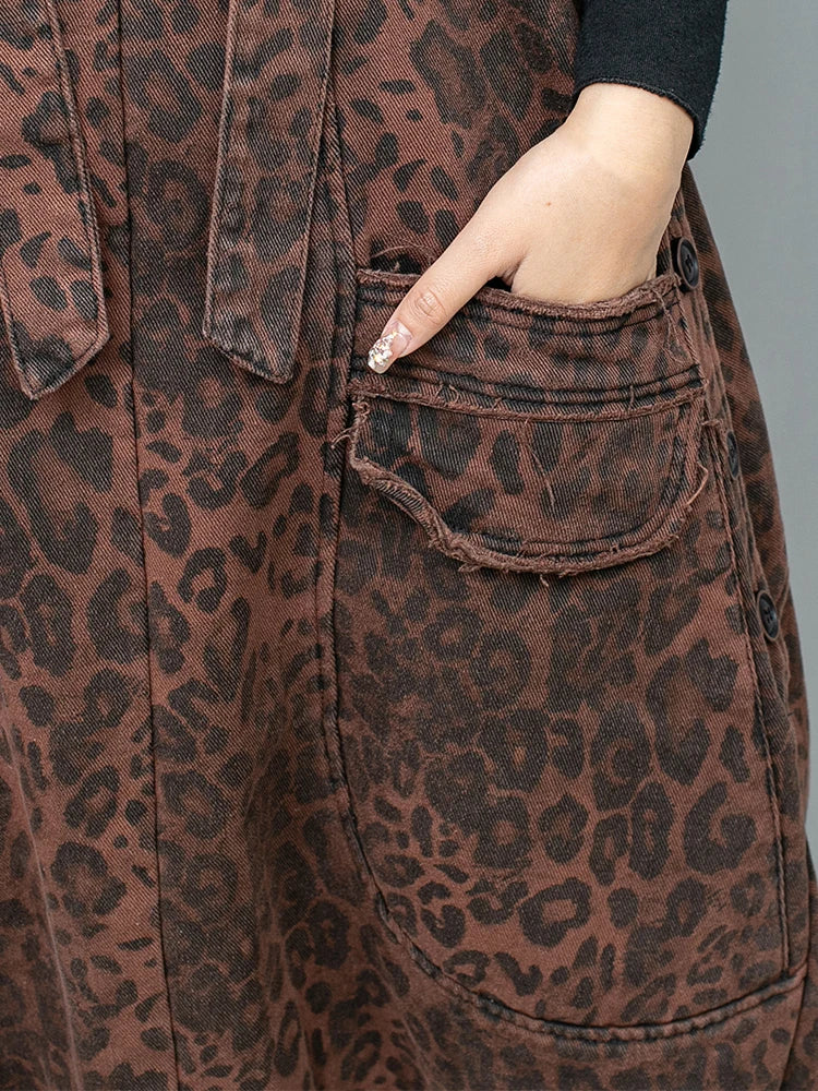 Bold and Elegant Leopard Print Jumpsuit with Relaxed Fit-SimpleModerne