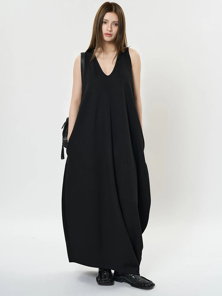 Maxi Potato Bag Dress with Deep V-Neckline - Black