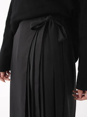 Black Skirt-Pant Hybrid with Pleated Overlay – Edgy and Unique Design for Modern Styles-SimpleModerne