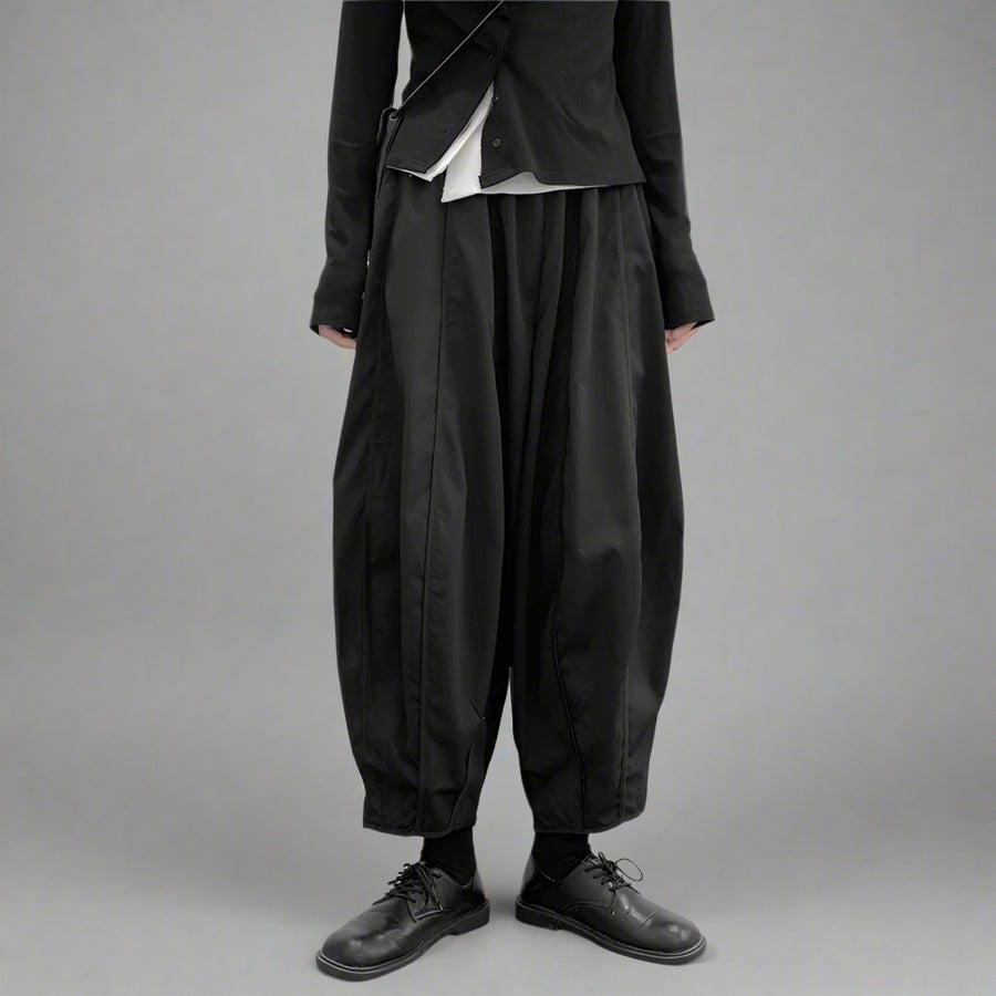 Bold Design Balloon Trousers with Relaxed Fit and Pleated Details-SimpleModerne