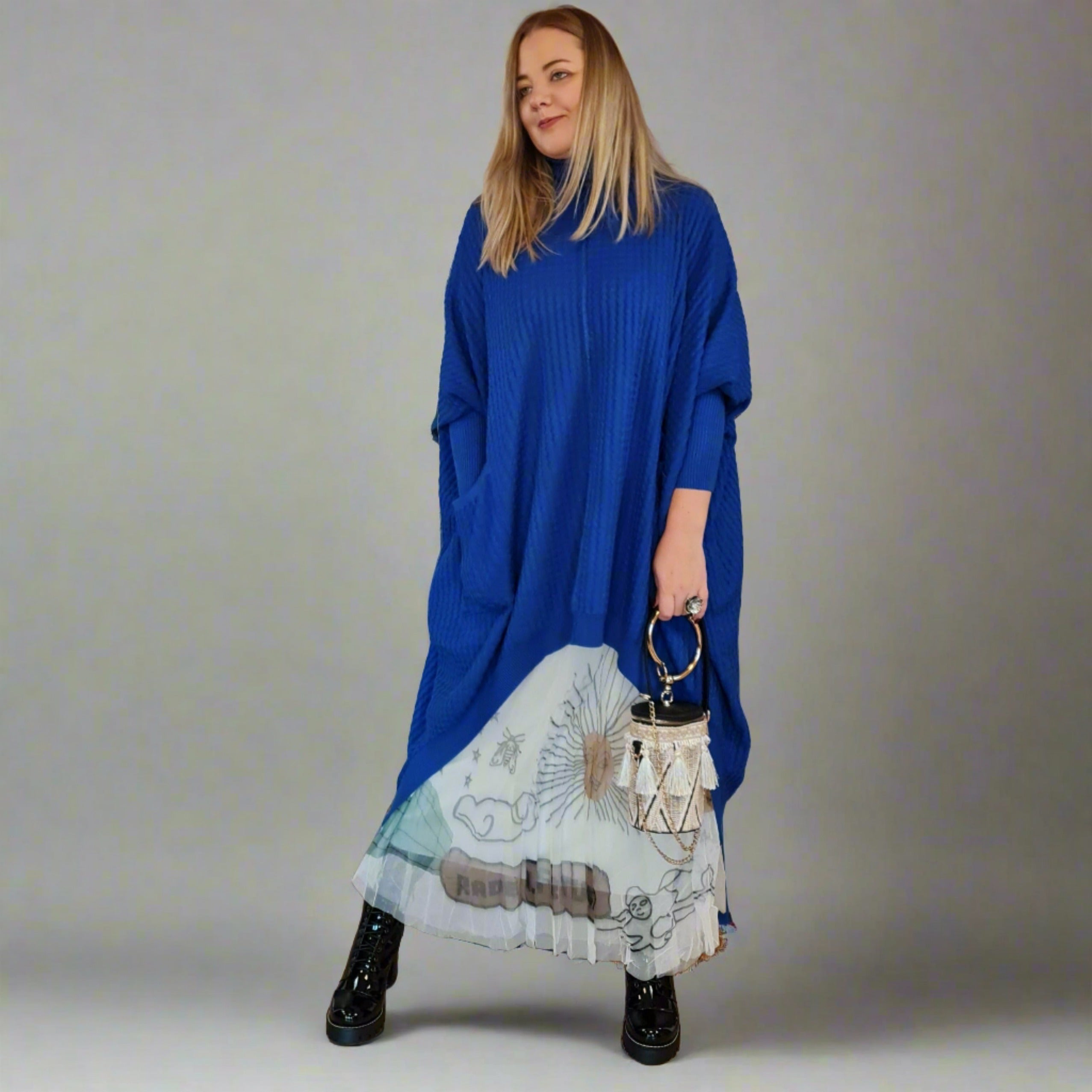 Urban Meets Urban Laisvalaikio Nuotaka Oversize Fit Blue Sweater-SimpleModerne